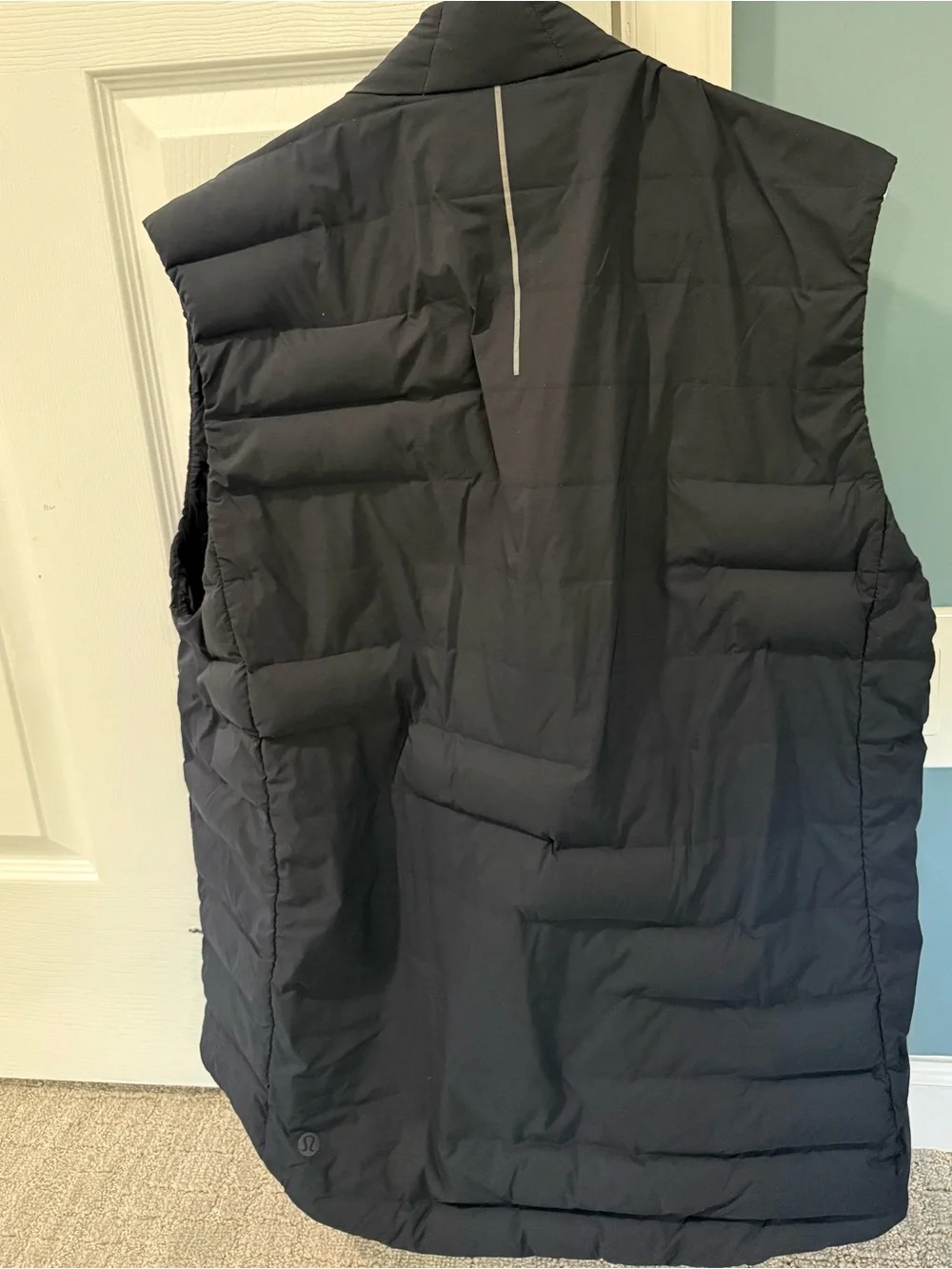 lululemon athletica Men's Quilted Puffer Vest - Dark Blue - Picture 3 of 4